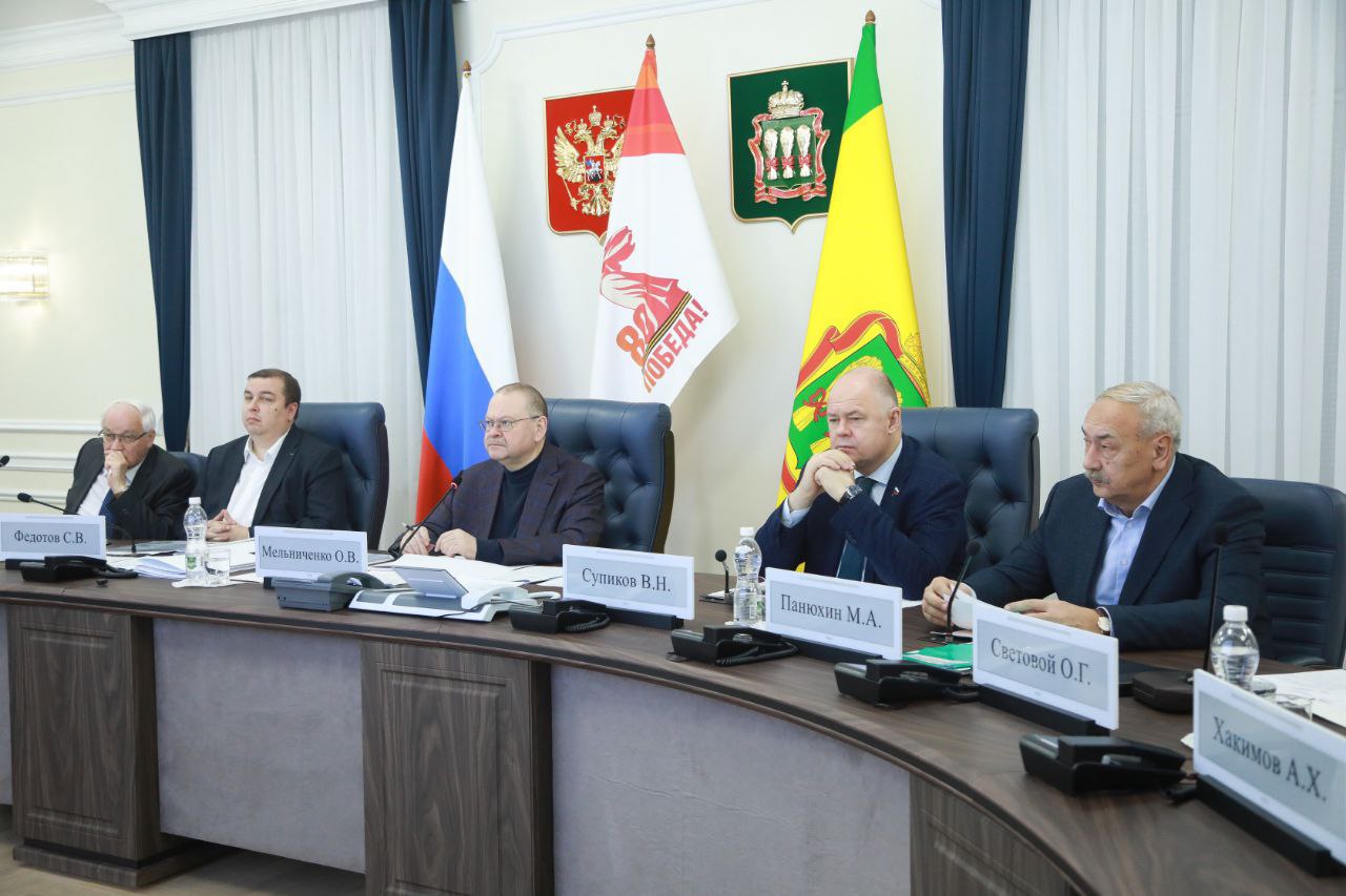 Губернатор Олег Мельниченко потребовал завершить ремонт на объектах образования до 24 декабря