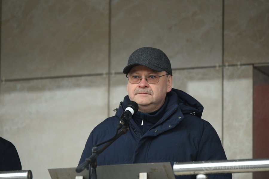 Губернатор Олег Мельниченко посетил церемонию принятия военной присяги новобранцами учебного центра ПАИИ