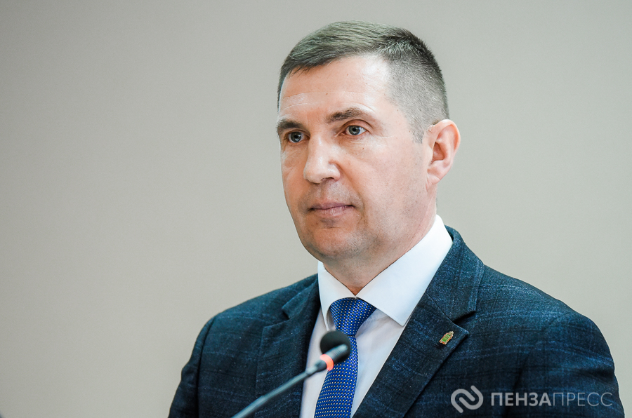 Глава города Олег Денисов призвал пензенцев не оставлять машины у проезжей части