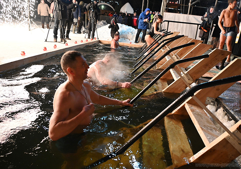 В Пензе к крещенским купаниям присоединились более 550 человек