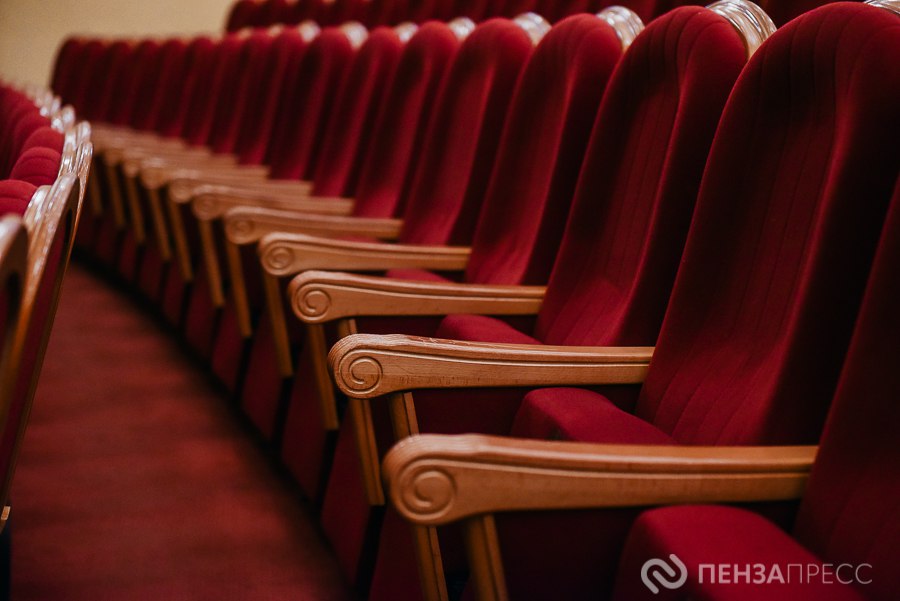 Пензенский драмтеатр показал жителям Сурска постановку в рамках губернаторского проекта «Театральные вечера»