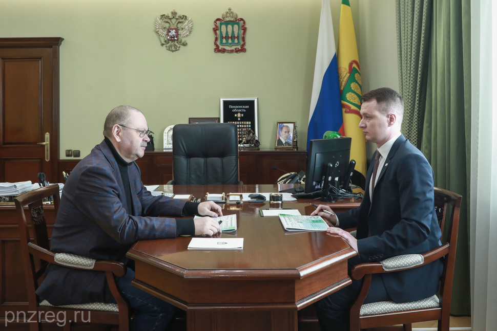 Пензенский губернатор провел встречу с управляющим реготделением Сбербанка