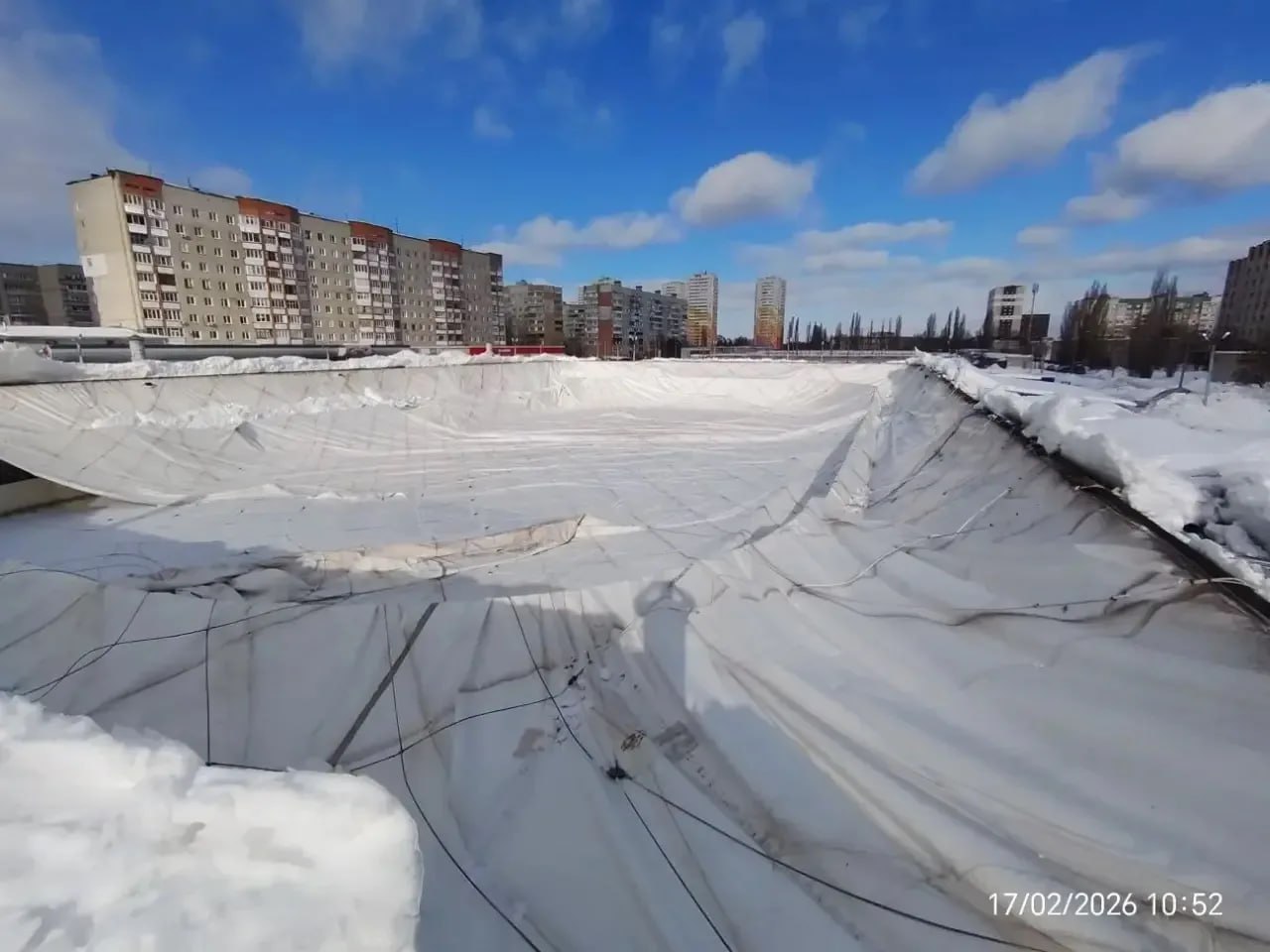 В Пензенской области прокуроры разбираются со случаями повреждения крыш и автомобилей льдом и снегом