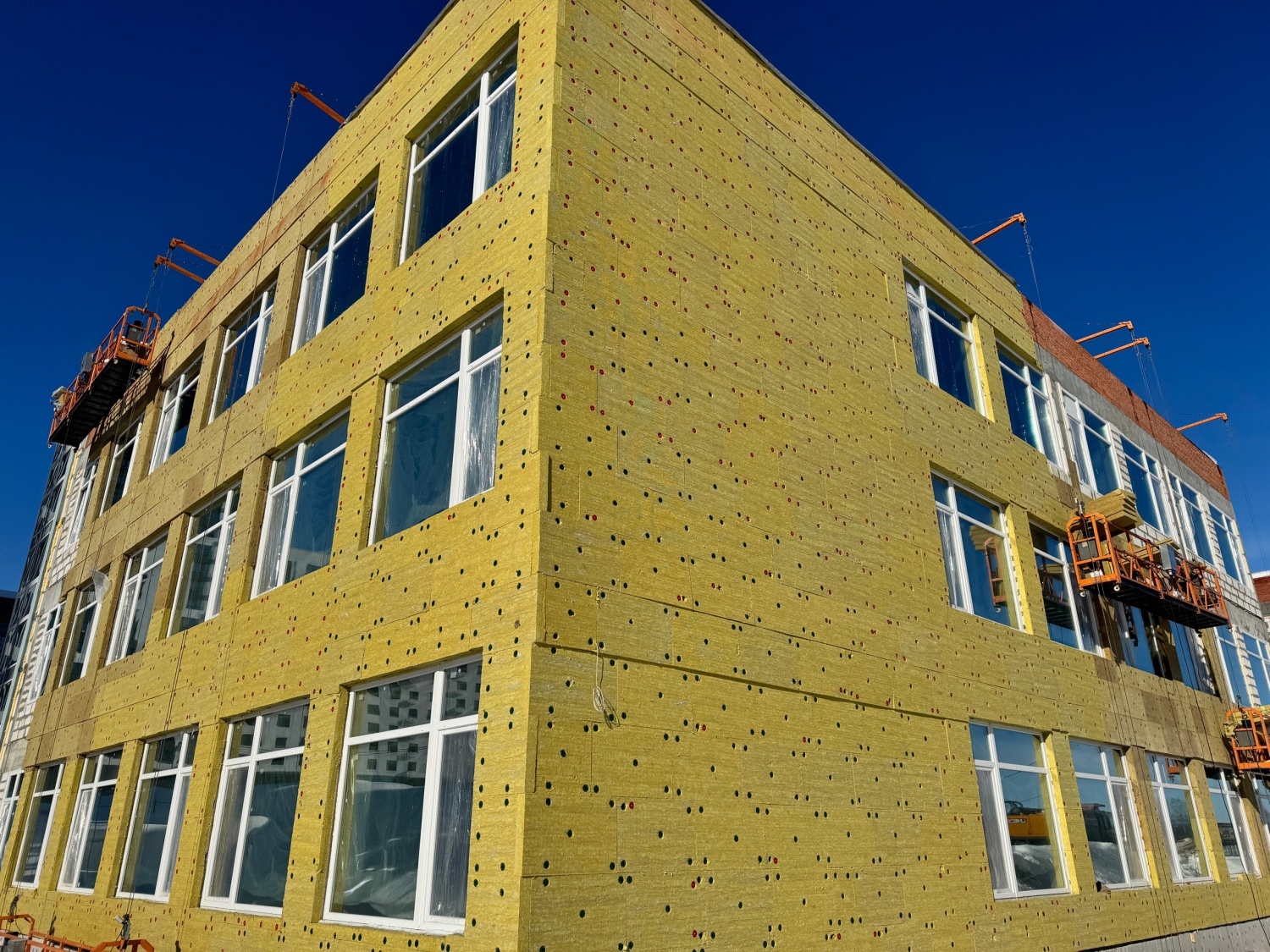 В пяти корпусах новой школы в пензенском Арбеково готово по три этажа