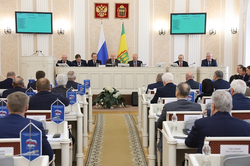 Земля матерям-героиням, колледж без ГИА, эвтаназия животных: В пензенском Заксобрании состоялась 34-я сессия