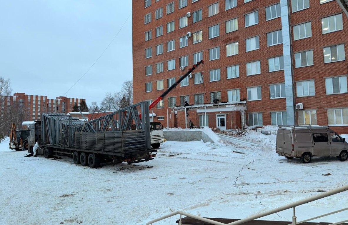 В пензенской больнице имени Захарьина монтируют модульный стационар скорой помощи