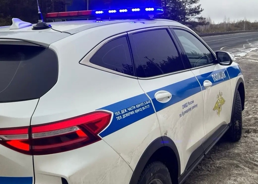 В Кузнецком районе автомобилисту без топлива помогли инспекторы ДПС