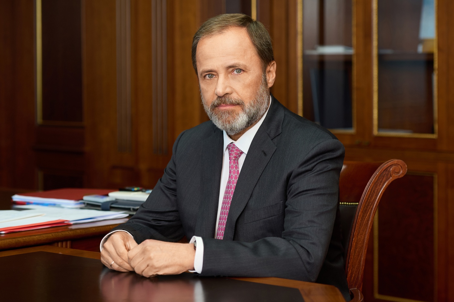 Полпред президента России в ПФО Игорь Комаров поздравил женщин округа с 8 Марта