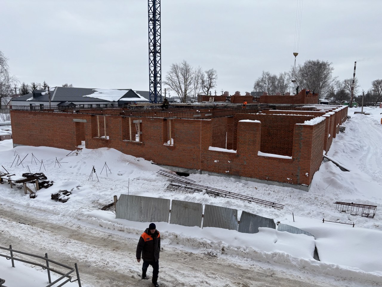 В Земетчино продолжается строительство первого этажа нового лечебно-диагностического корпуса