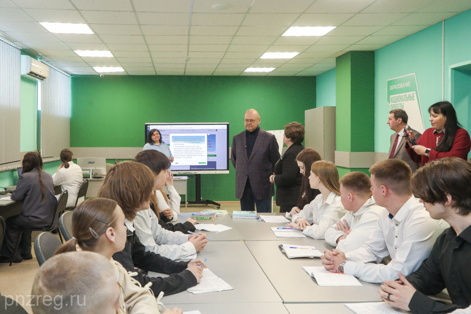 Губернатор Олег Мельниченко посетил Пензенский колледж транспортных технологий