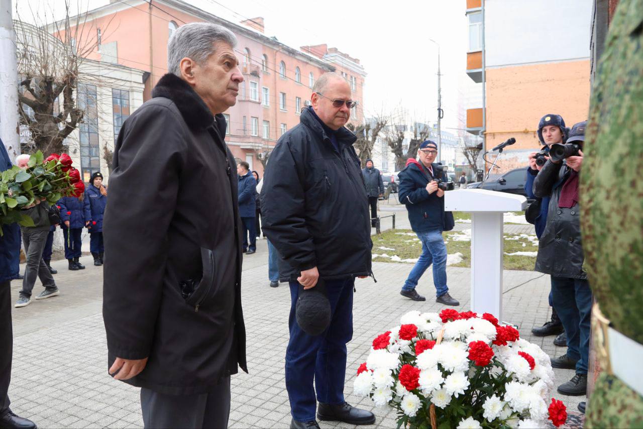 В Пензе возложили цветы к памятнику Георгу Мясникову в день его 100-летия