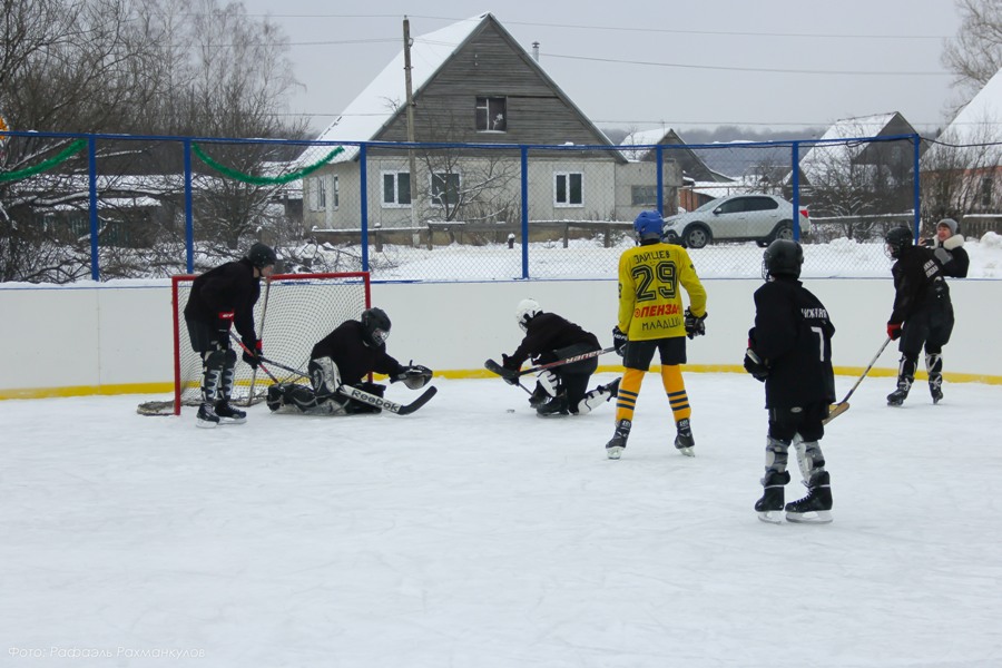 В 2025 году в Городищенском районе установили три хоккейные коробки