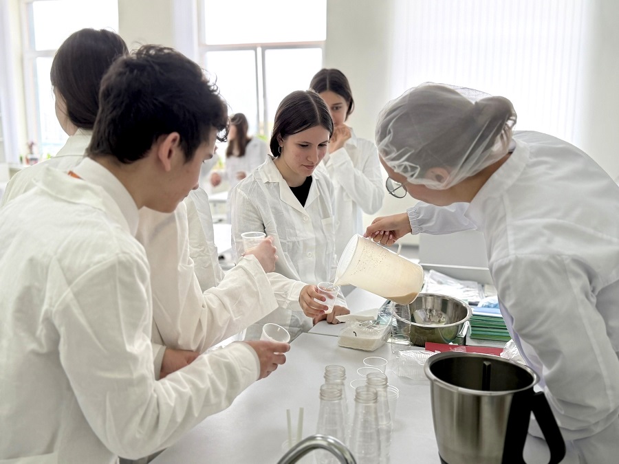 «Молком» провел для школьников мастер-класс с дегустацией