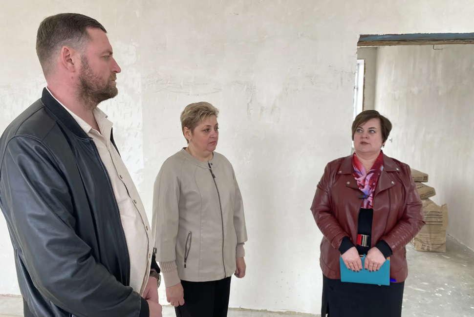 Лариса Казакова проконтролировала ход капремонта школы в Голицыно