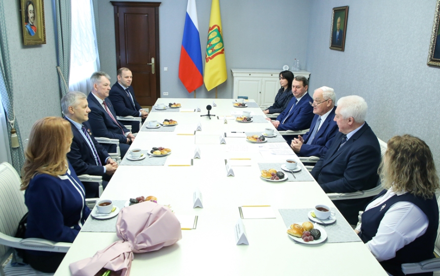 В правительстве Пензенской области прошла встреча с летчиками-космонавтами
