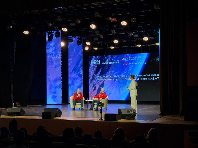 Пензенцы встретились с космонавтами Александром Самокутяевым и Андреем Борисенко