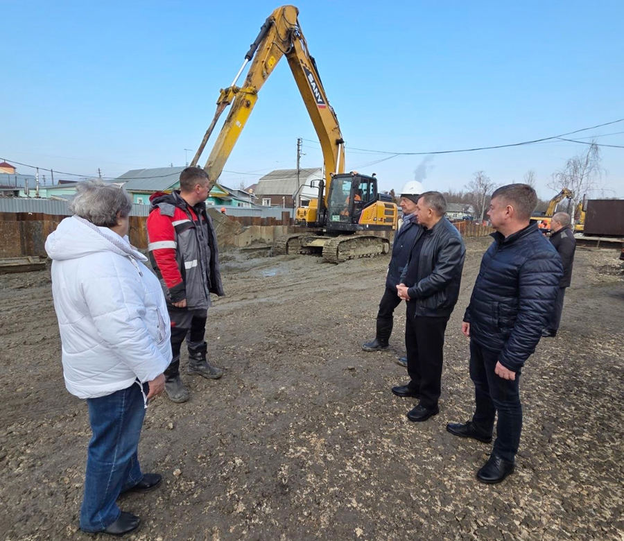 Александр Гришаев оценил ход работ по реконструкции коллектора и строительства школы в Пензе