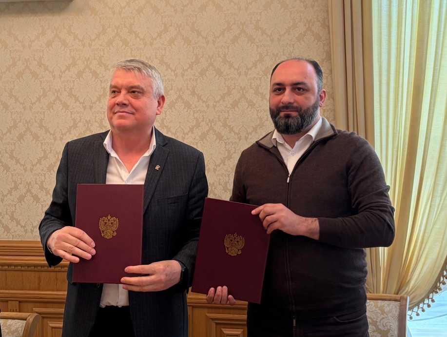 Драматические театры Пензы и Курска подписали соглашение о сотрудничестве