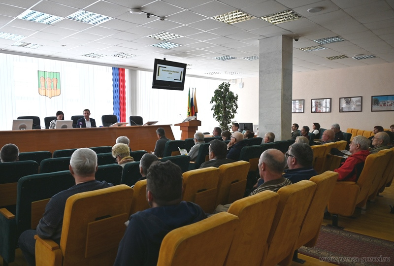 Глава Пензы указал на неудовлетворительное состояние гаражных кооперативов