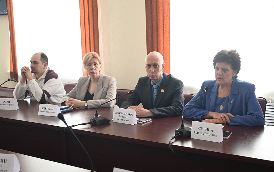 В Пензе на круглом столе федеральные и региональные эксперты говорили о цифровой среде и традиционных ценностях