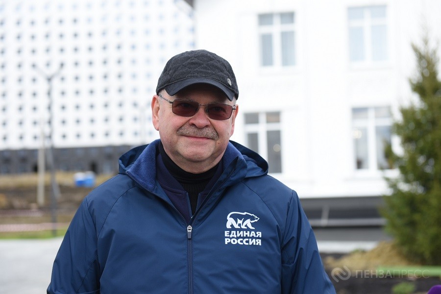 Губернатор Олег Мельниченко принял участие в акции по высадке деревьев в Пензе