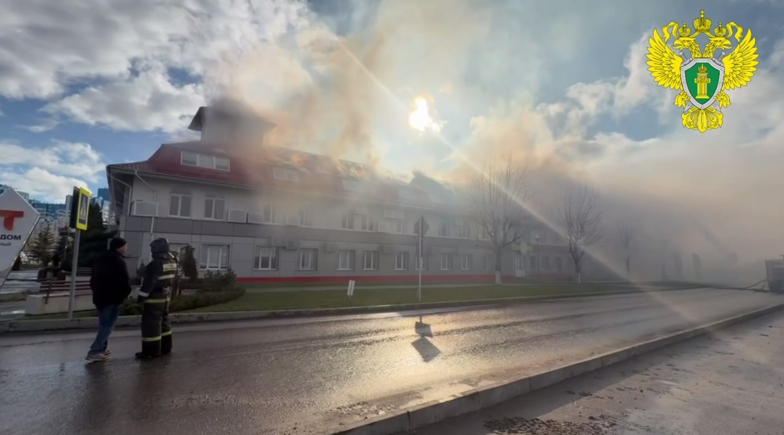 В Засечном загорелся развлекательный центр