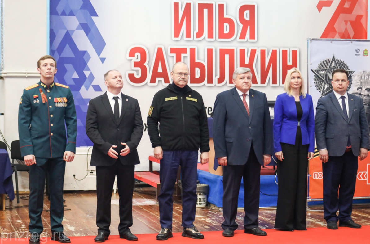 Олег Мельниченко и Николай Овсиенко дали старт юношескому турниру по самбо «Победа»