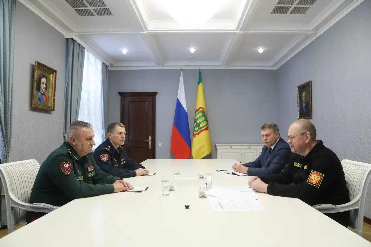 Сергею Просянику представили пензенский тренажер для подготовки операторов БПЛА