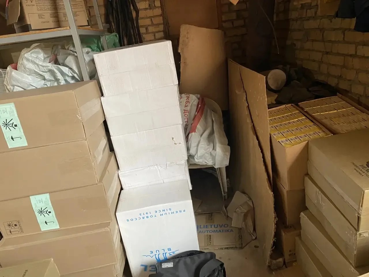 Двух пензенцев поймали на поставке контрафактного табака на 31 млн рублей