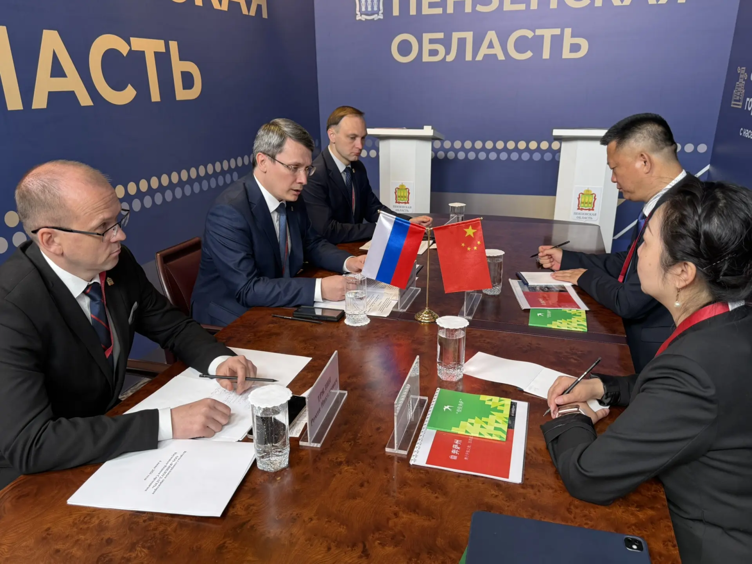 Пензенская делегация провела переговоры на ПМЭФ-2026