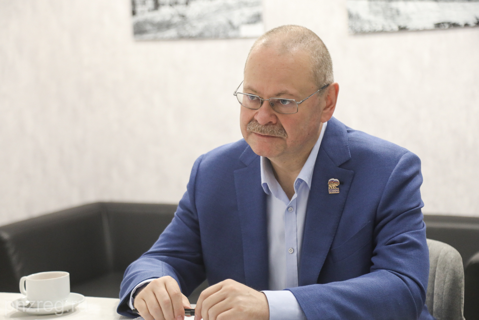 Губернатор Олег Мельниченко напомнил о переходе аэропорта на новое расписание