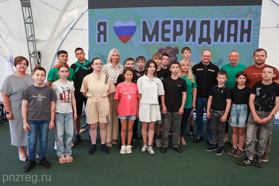 Пензенский губернатор встретился с юными самбистами из Пологов