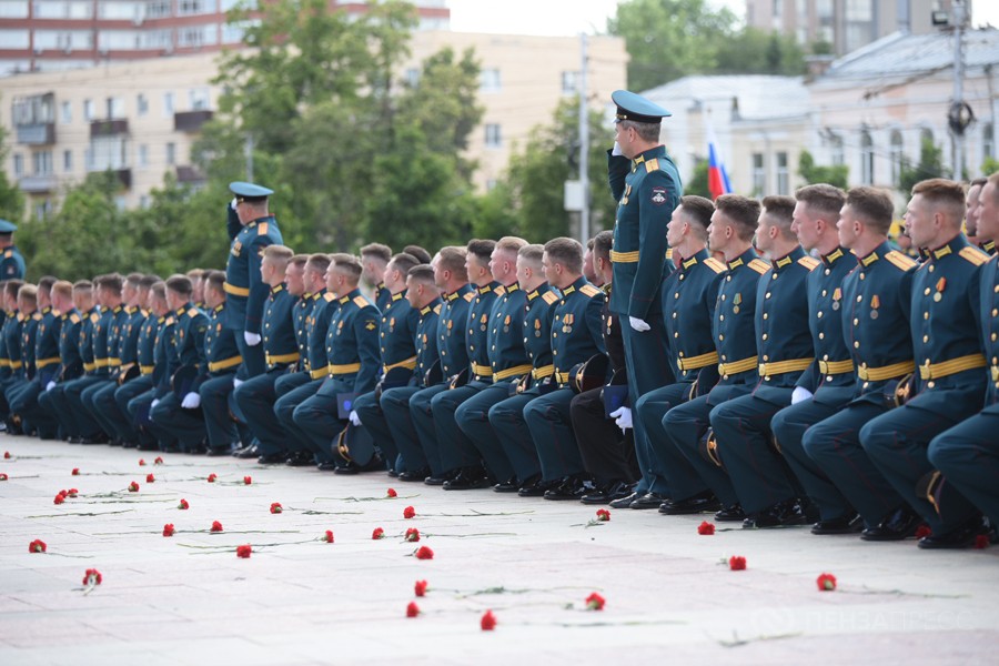 Празднование Дня России в Пензе стартовало с вручения дипломов выпускникам Артинститута