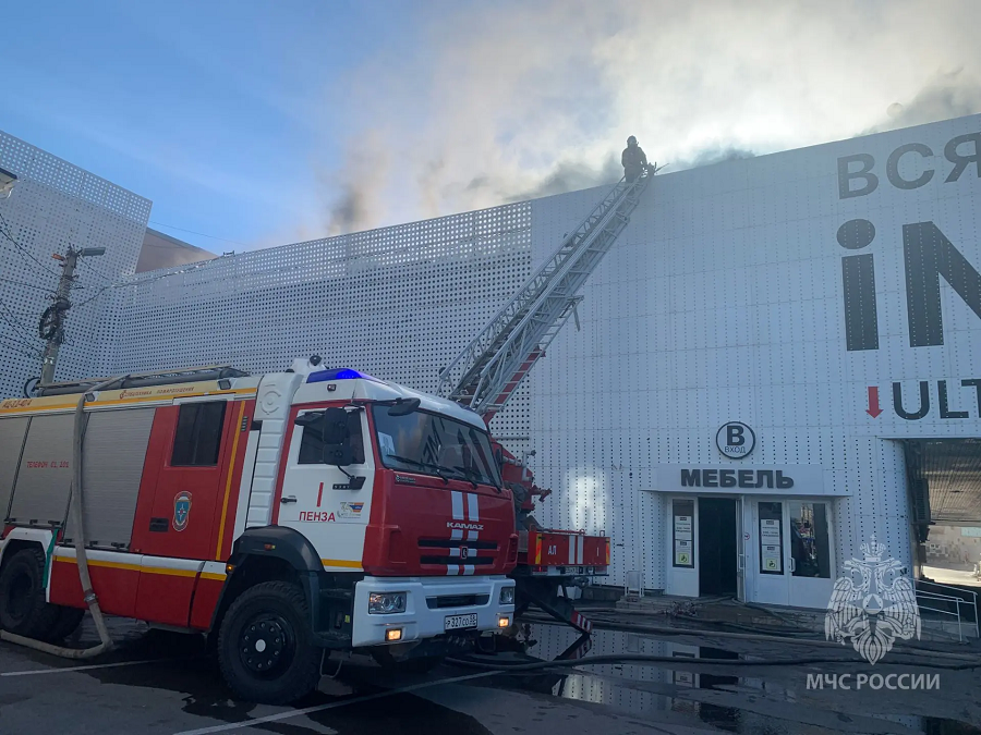 В Пензе ликвидирован пожар в торговом центре iMall