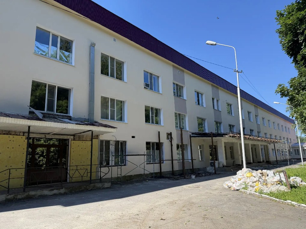 В Кузнецке завершено утепление фасада детской больницы и поликлиники