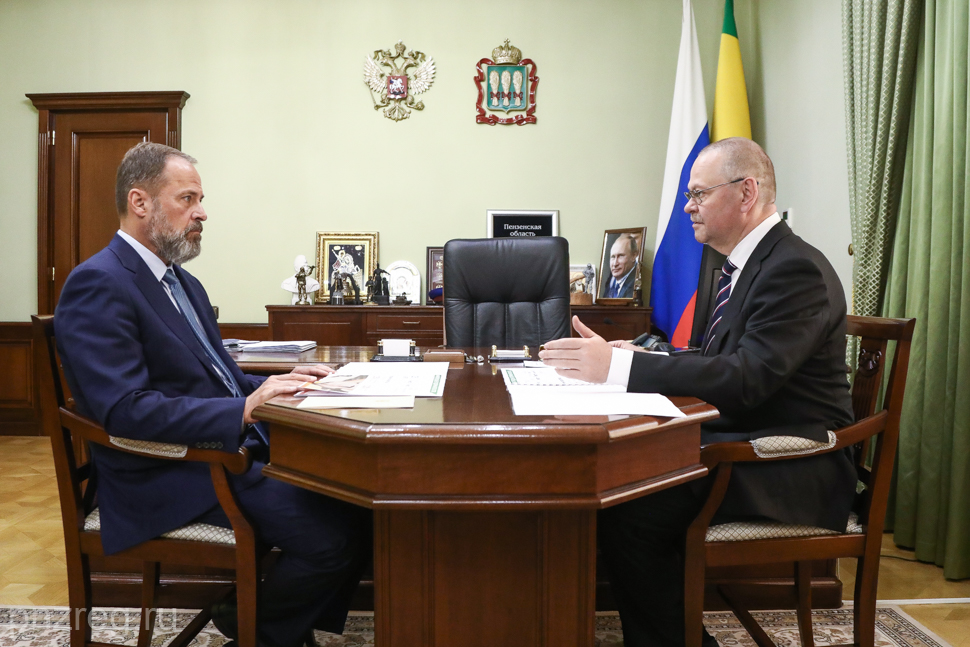 Пензенский губернатор представил полпреду доклад о динамике развития региона