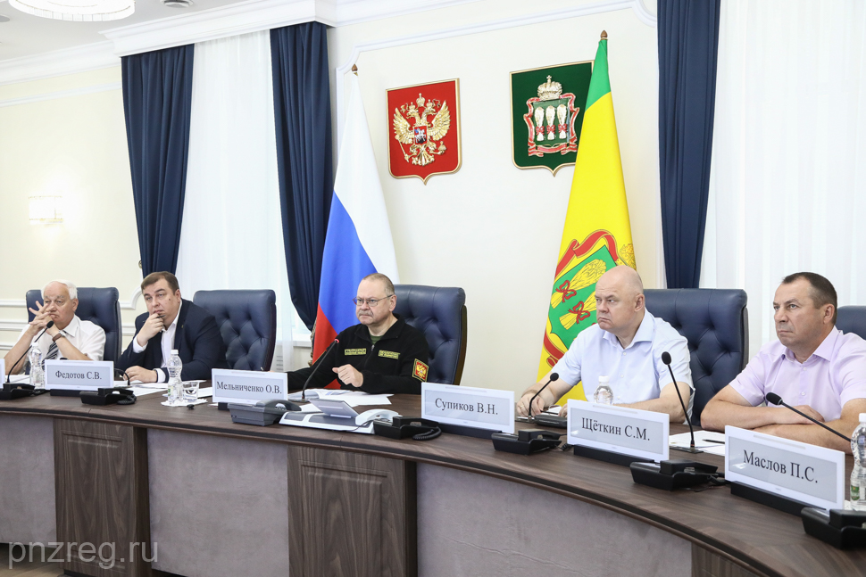 Пензенский губернатор похвалил ход программы «Мой двор» и раскритиковал ремонт дорог