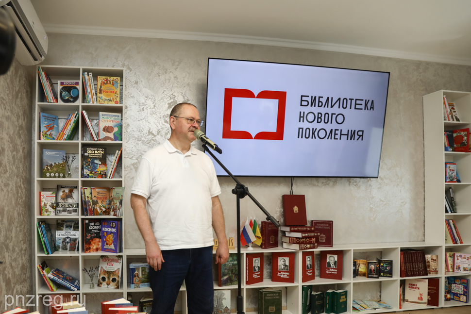 Пензенский губернатор открыл модельную библиотеку в Нижнем Ломове