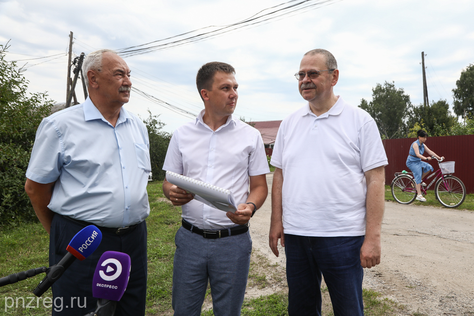 Пензенский губернатор посетил агропредприятие, завод, школу и набережную в Наровчатском районе