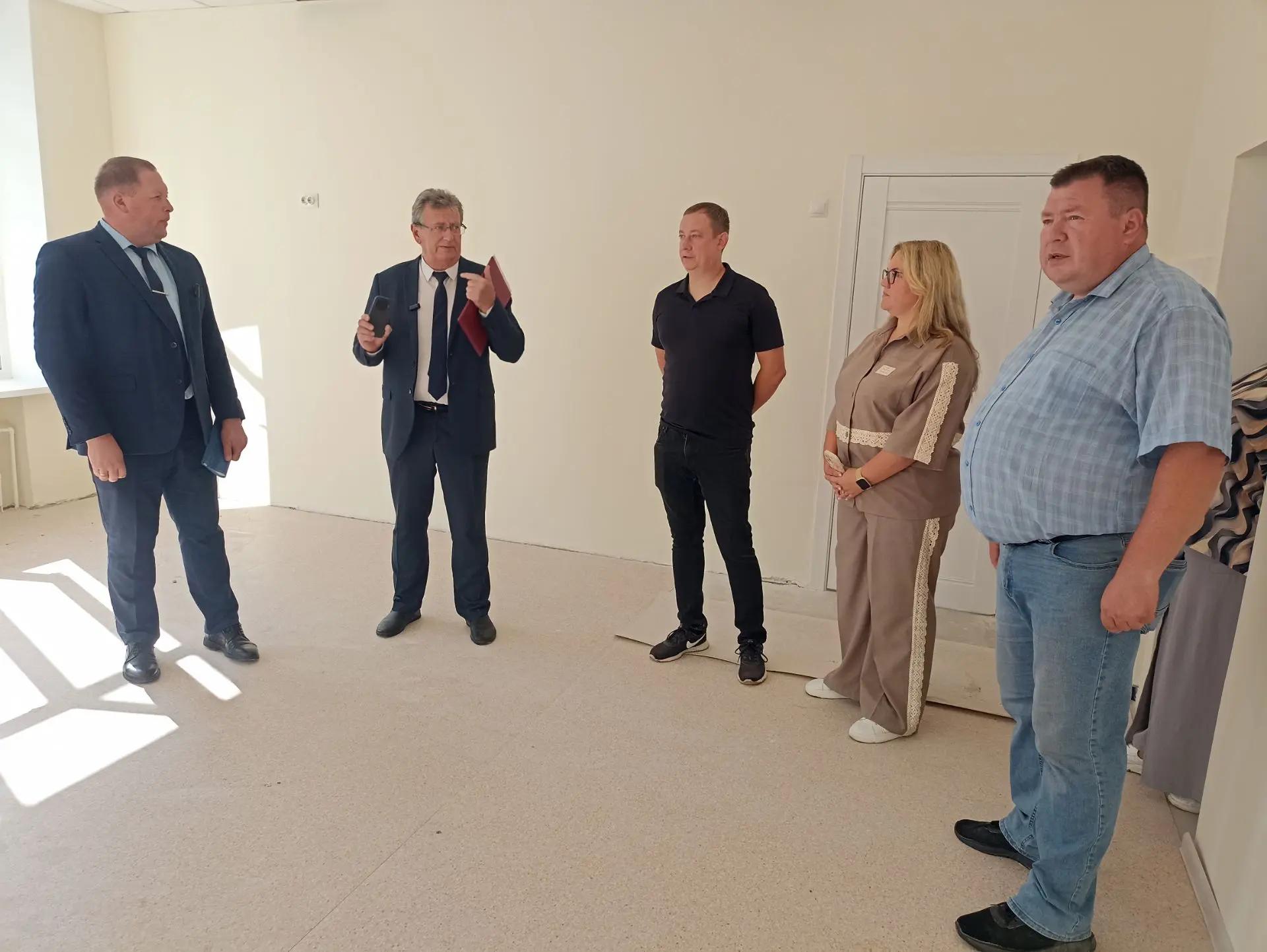 Сергей Николаенко проконтролировал ход капремонта школы в селе Кижеватово