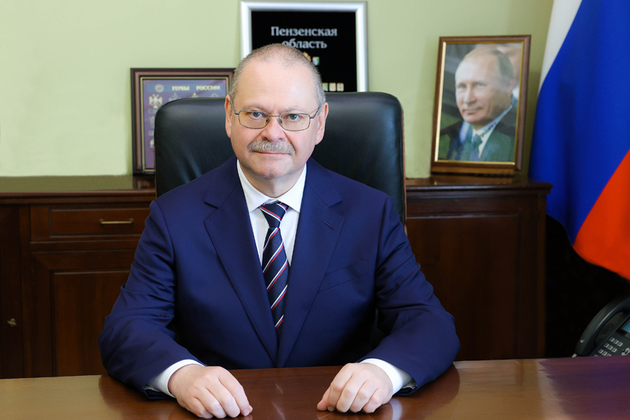 Губернатор Олег Мельниченко поздравил пензенцев с Днем Воздушно-десантных войск РФ
