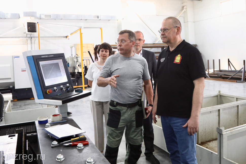 Пензенский губернатор оценил работу мебельной промышленности в Бессоновке