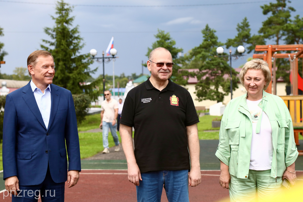 Губернатор Олег Мельниченко оценил производство, жилье и общественные пространства в Беково