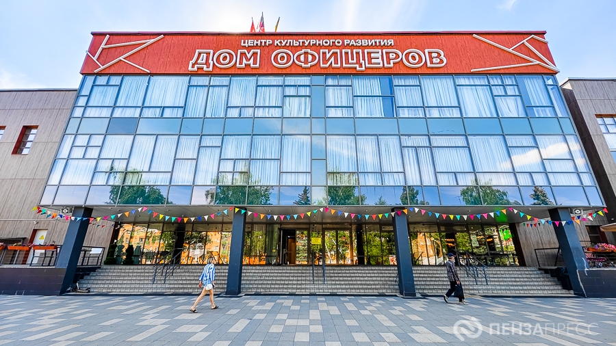 Пензенский «Дом офицеров» получил современное оборудование для кинопоказов