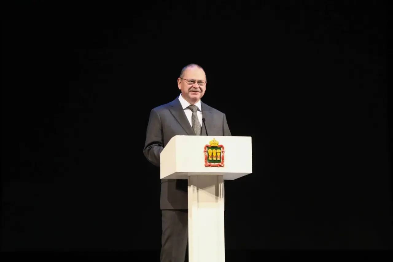 Губернатор Олег Мельниченко выступил на областном августовском педагогическом форуме