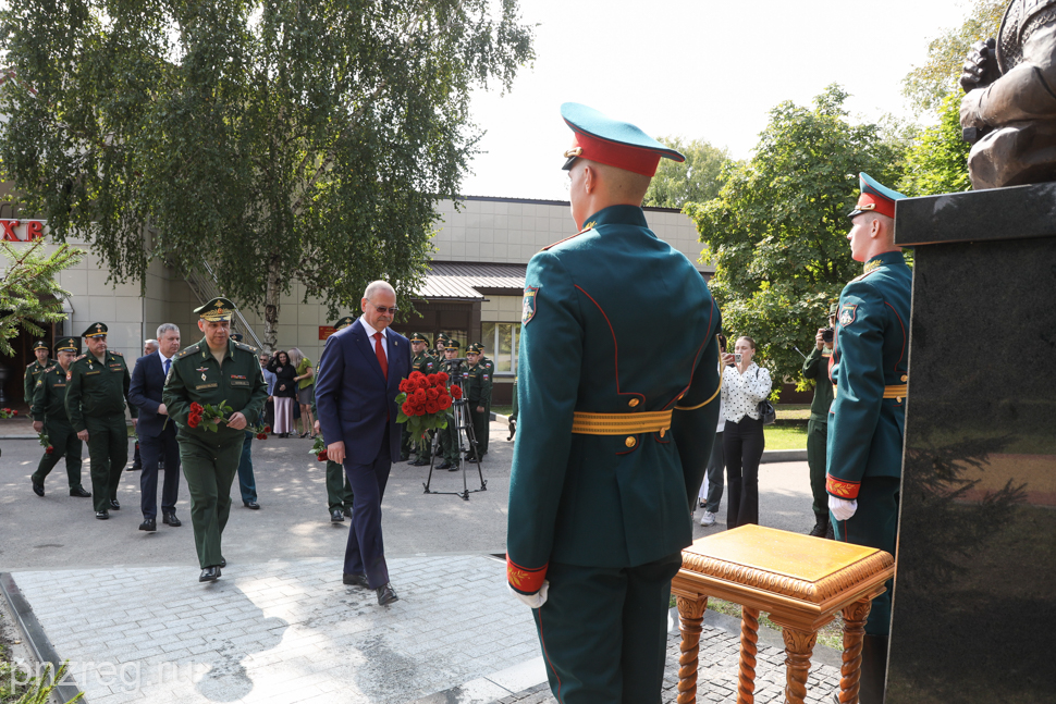 Пензенский губернатор принял участие в открытии памятника Александру Невскому