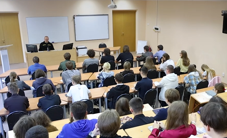 Губернатор Олег Мельниченко провел лекцию по истории Отечества для первокурсников