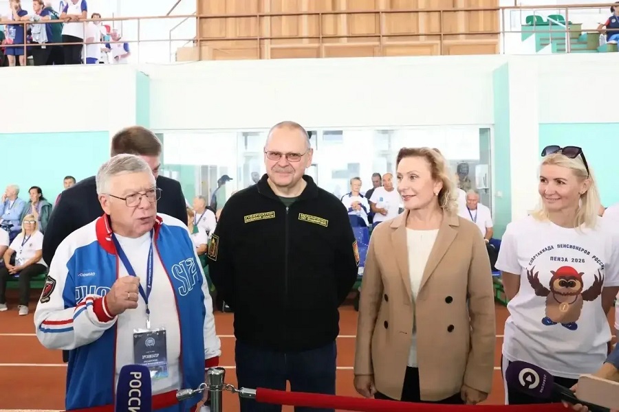 Губернатор Олег Мельниченко побывал на соревнованиях Спартакиады пенсионеров в Ахунах