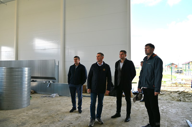 В пензенской Заре возвели каркас и закрыли крышу будущего бассейна