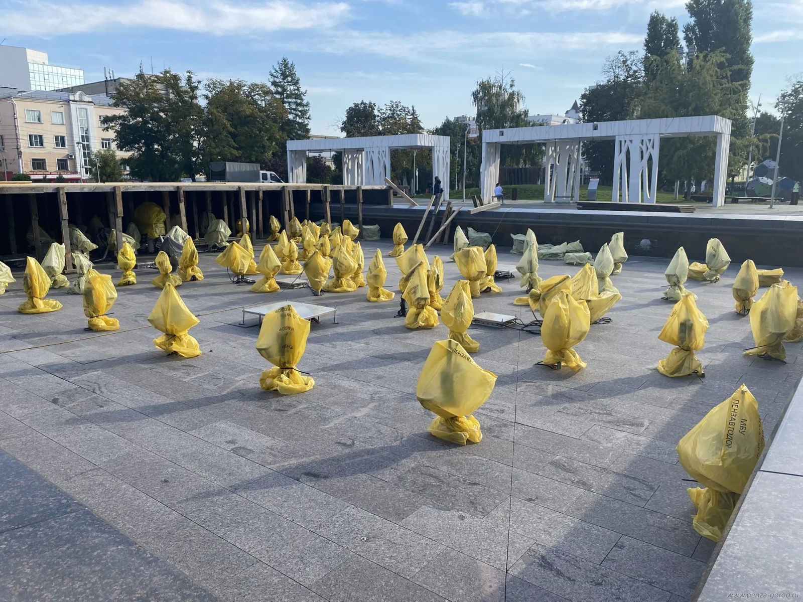 На улице Московской в Пензе продолжается консервация фонтана